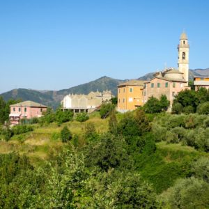 V4a Monte Zatta, village de Montemoggio (© Thierry Labour)