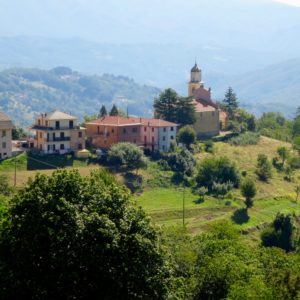 V4a Monte Zatta, village de Cassego (© Thierry Labour)