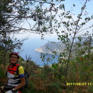 V9 Val di Vara, au loin Monterosso (Ph M Aussert)